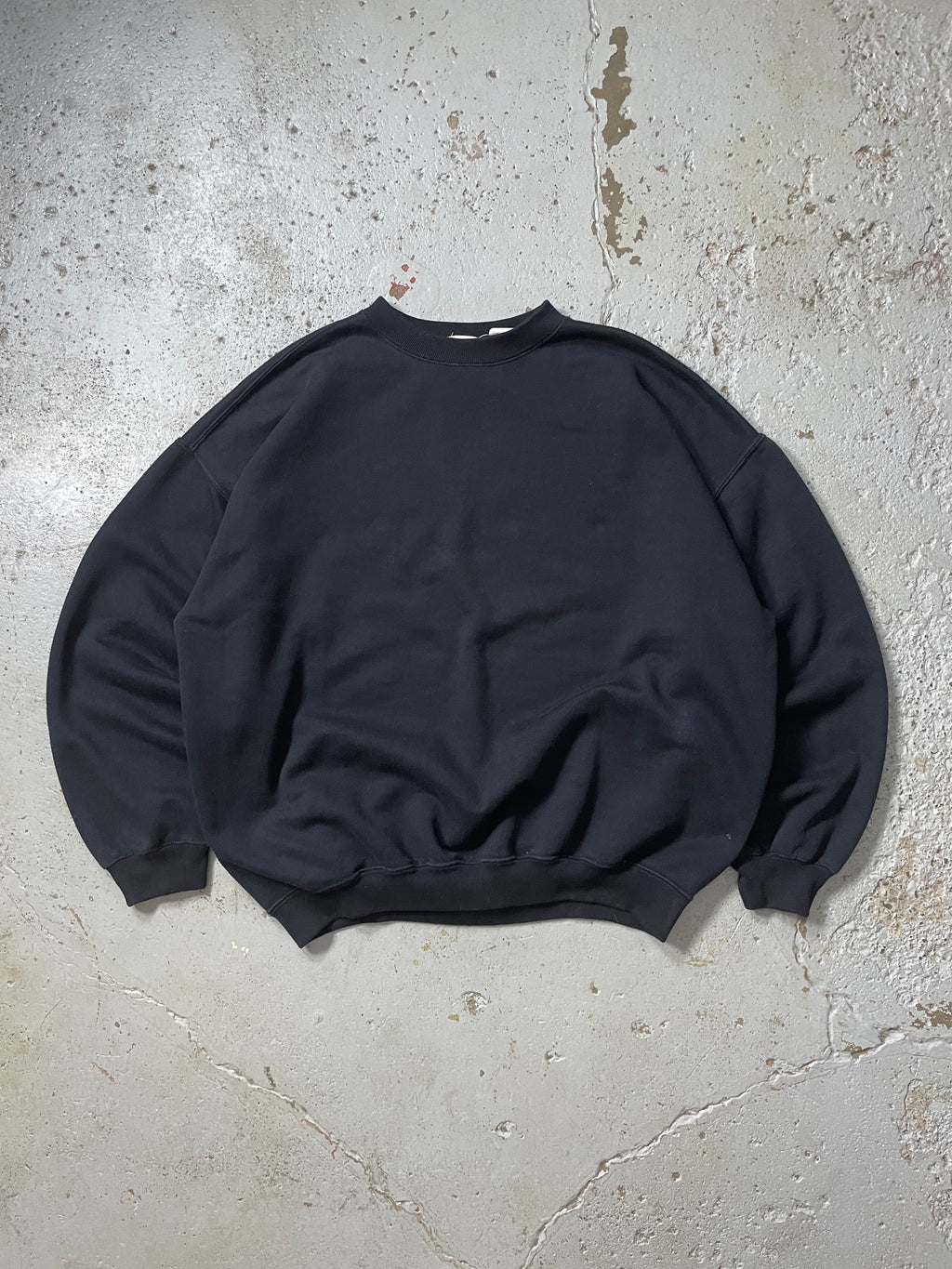 VINTAGE GAP DISTRESSED BLACK CREWNECK