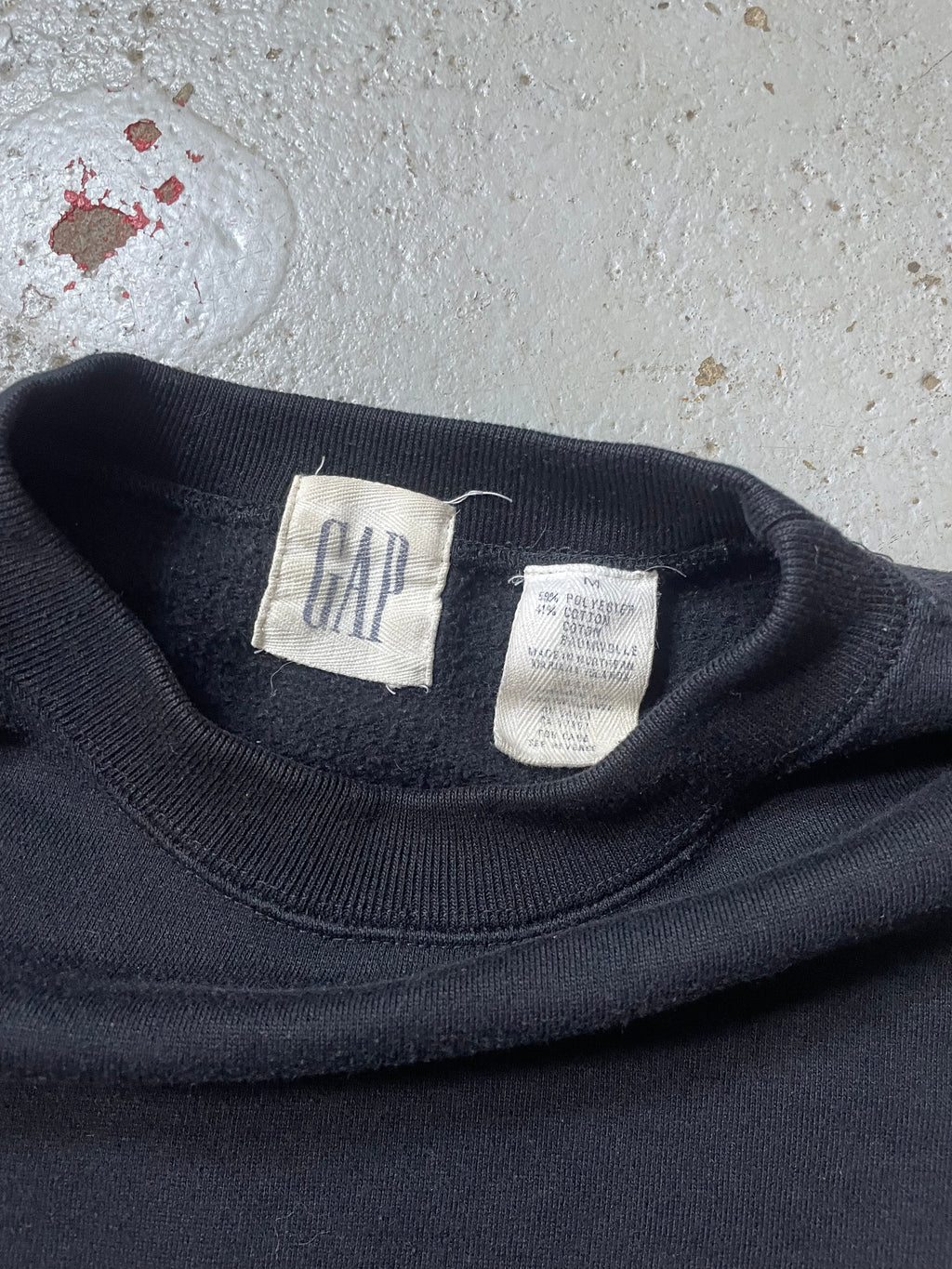 VINTAGE GAP DISTRESSED BLACK CREWNECK
