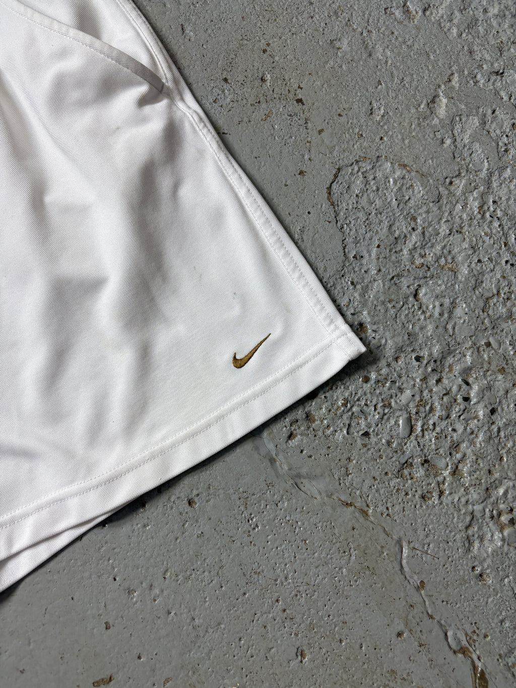 VINTAGE NIKE WHITE SHORTS