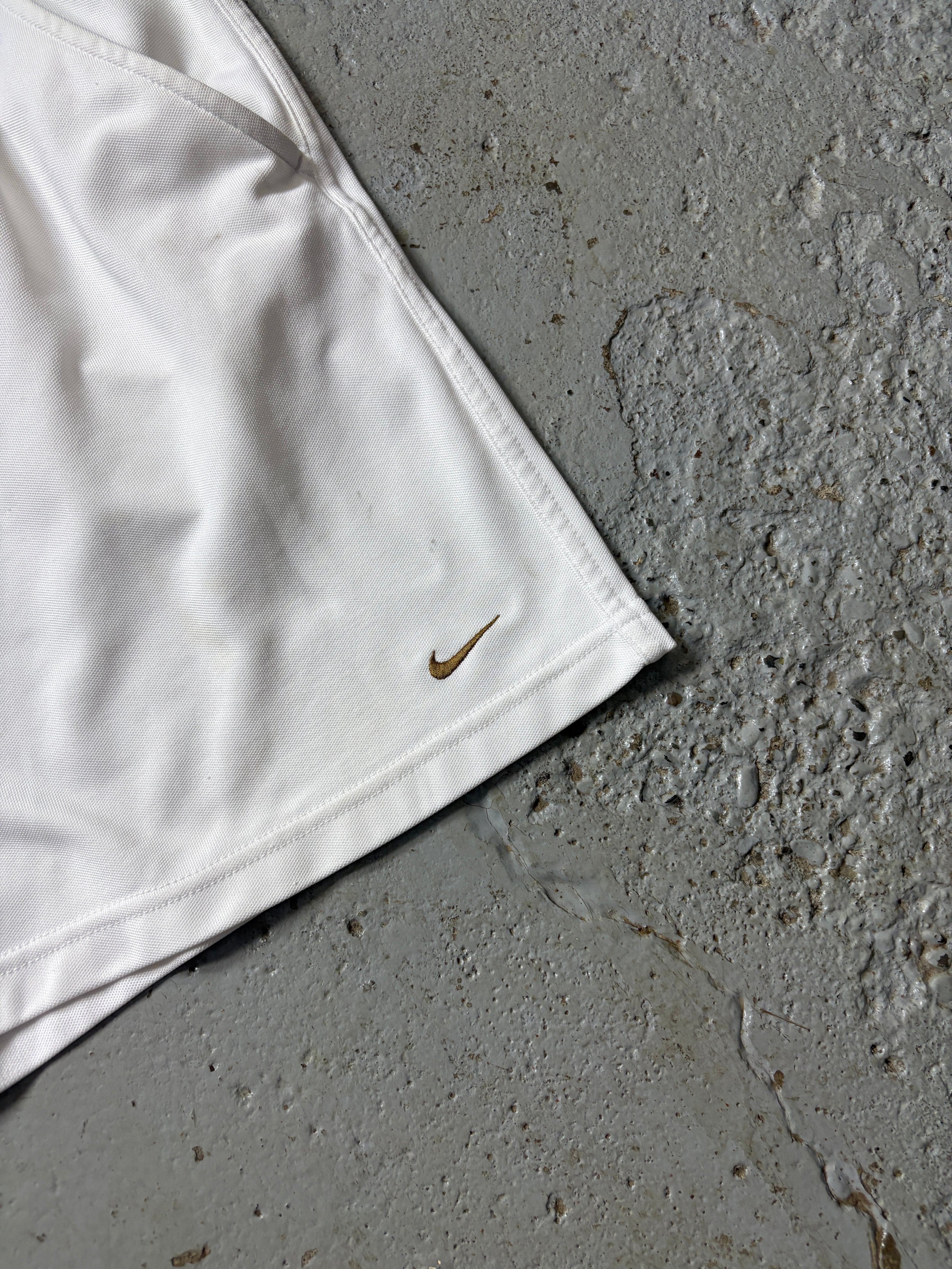 VINTAGE NIKE WHITE SHORTS