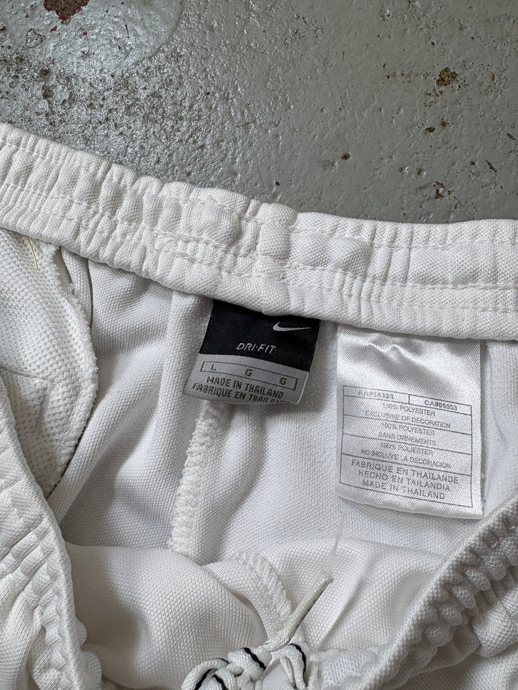 VINTAGE NIKE WHITE SHORTS
