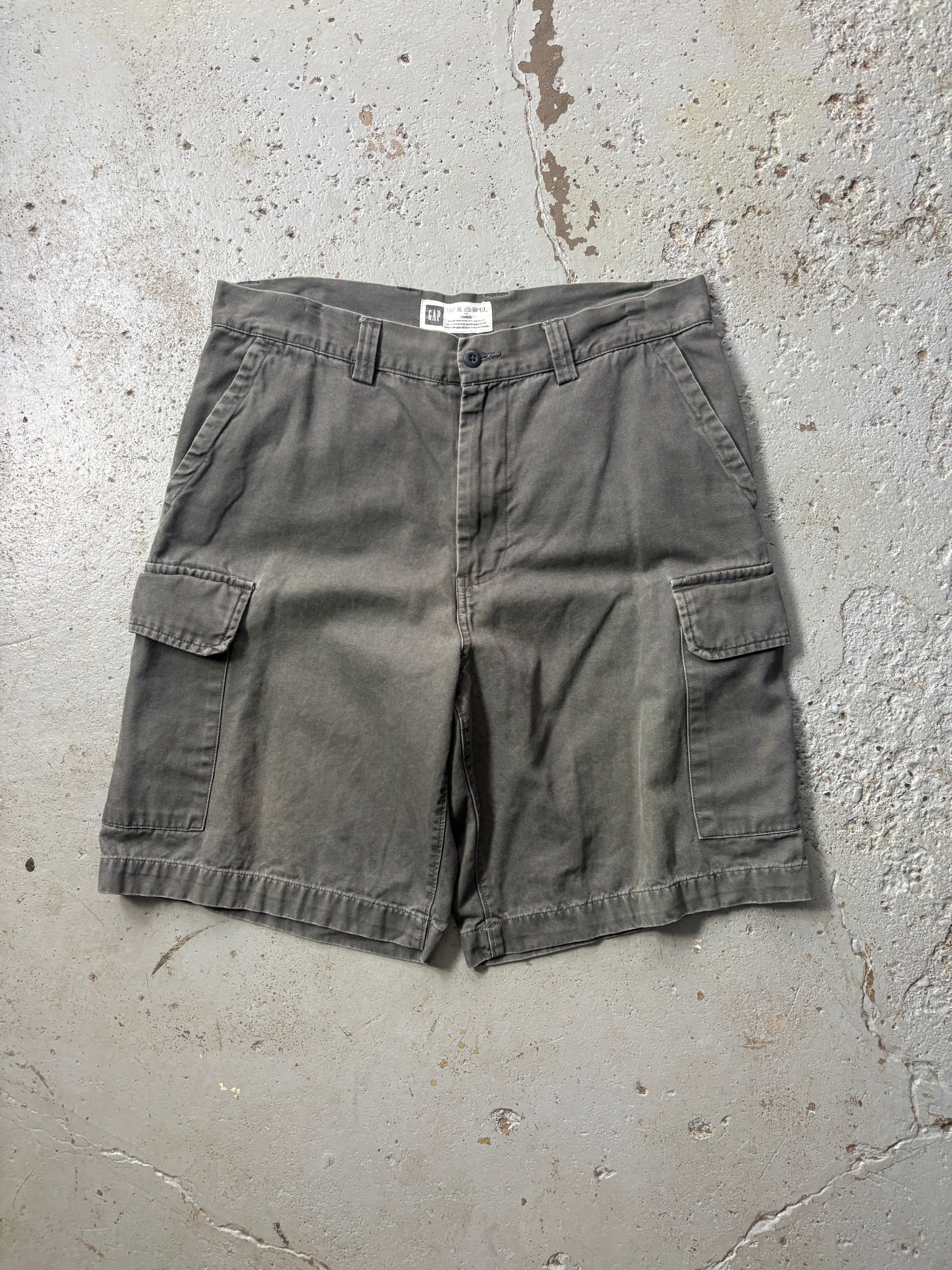 VINTAGE GAP GREEN CARGO SHORTS