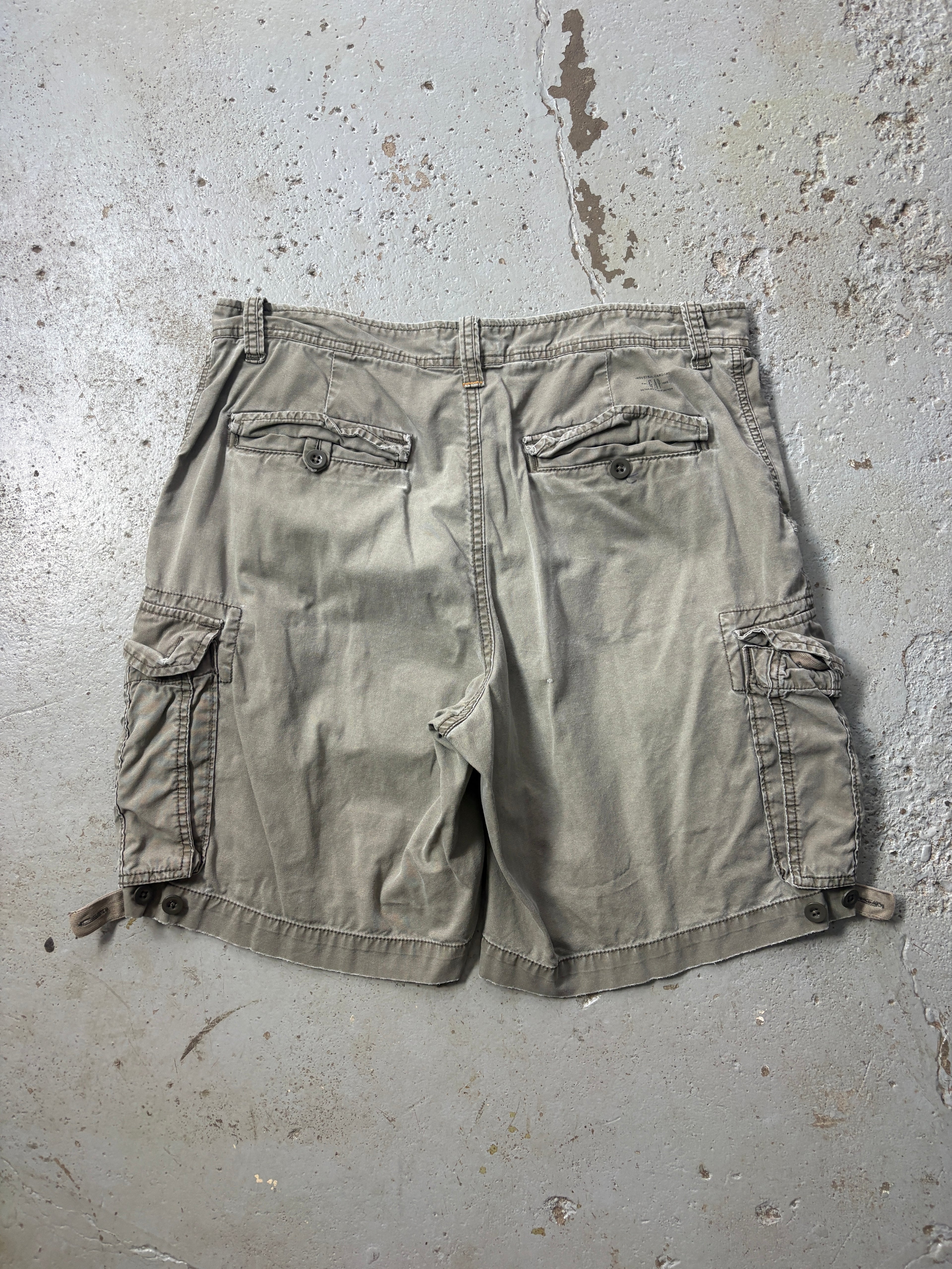 VINTAGE GAP FADED CARGO SHORTS