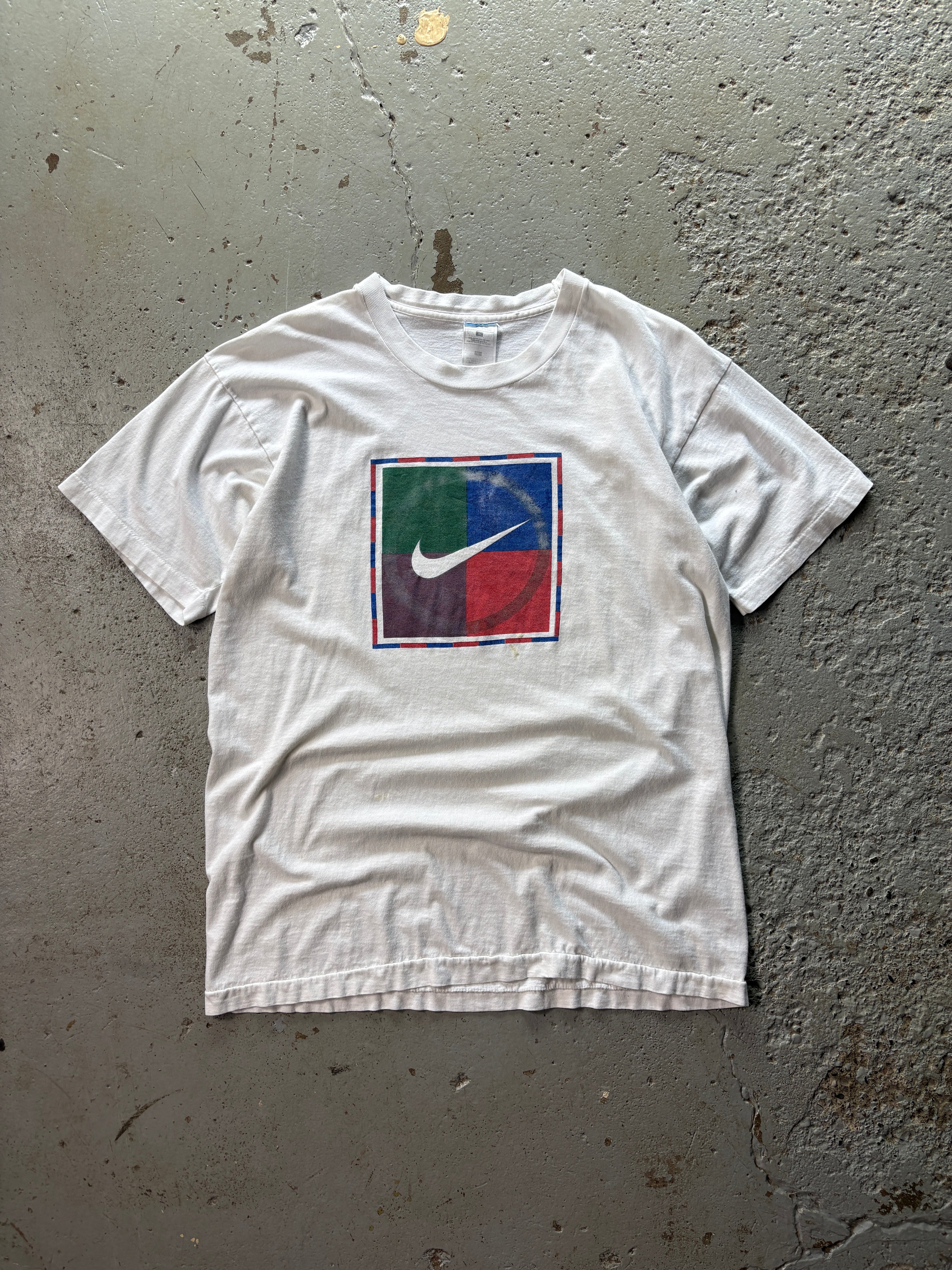 VINTAGE NIKE WHITE TEE