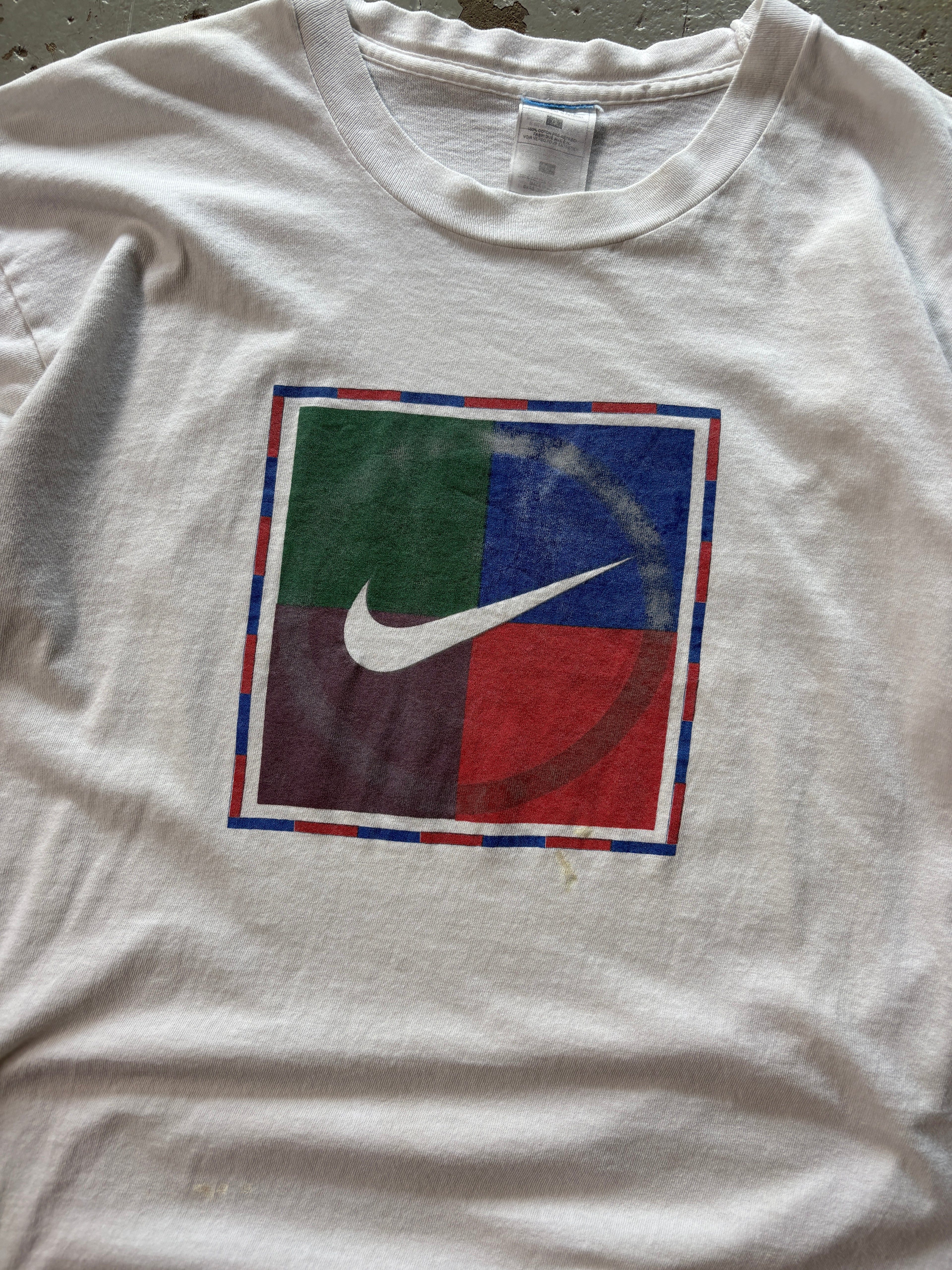 VINTAGE NIKE WHITE TEE
