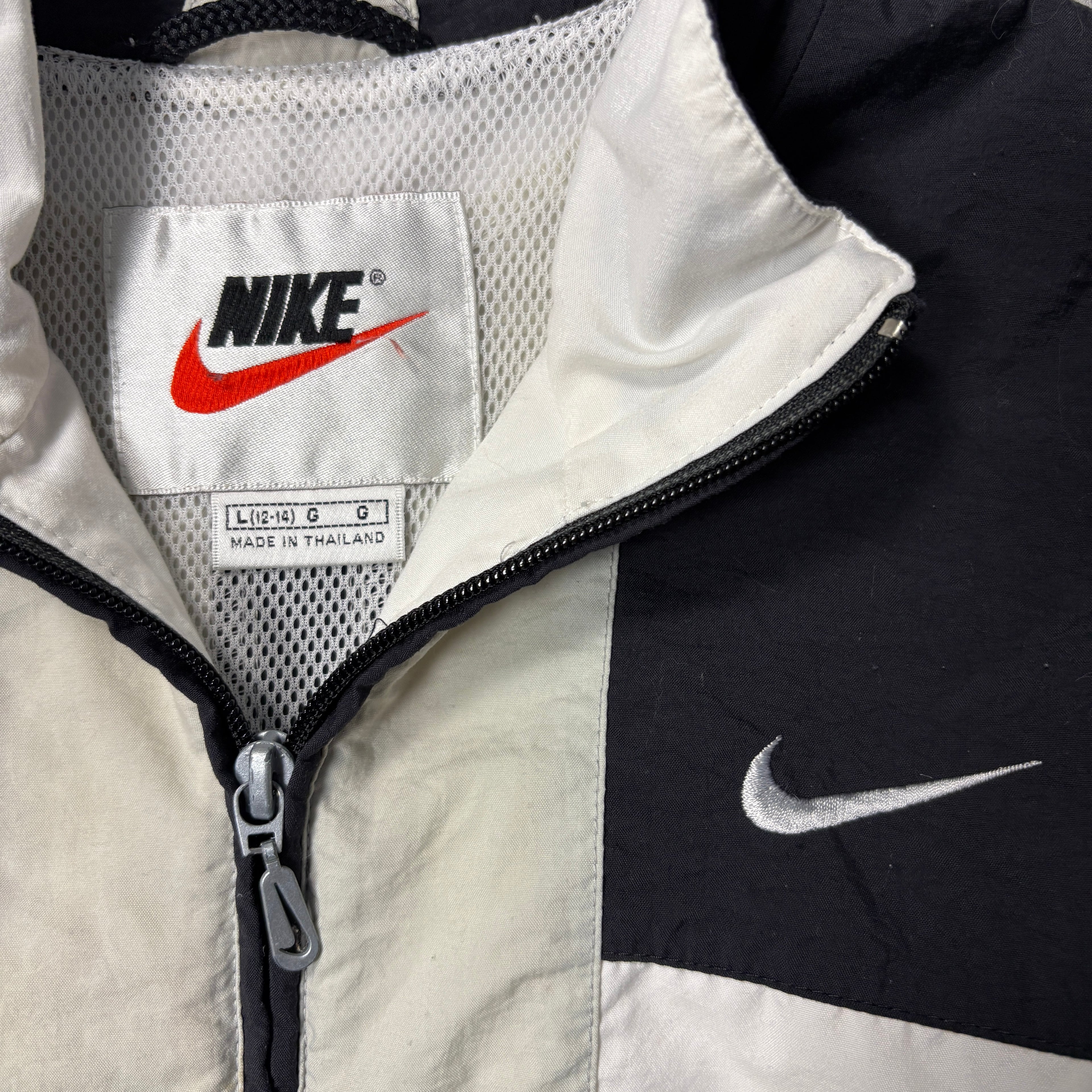 VINTAGE NIKE WINDBREAKER