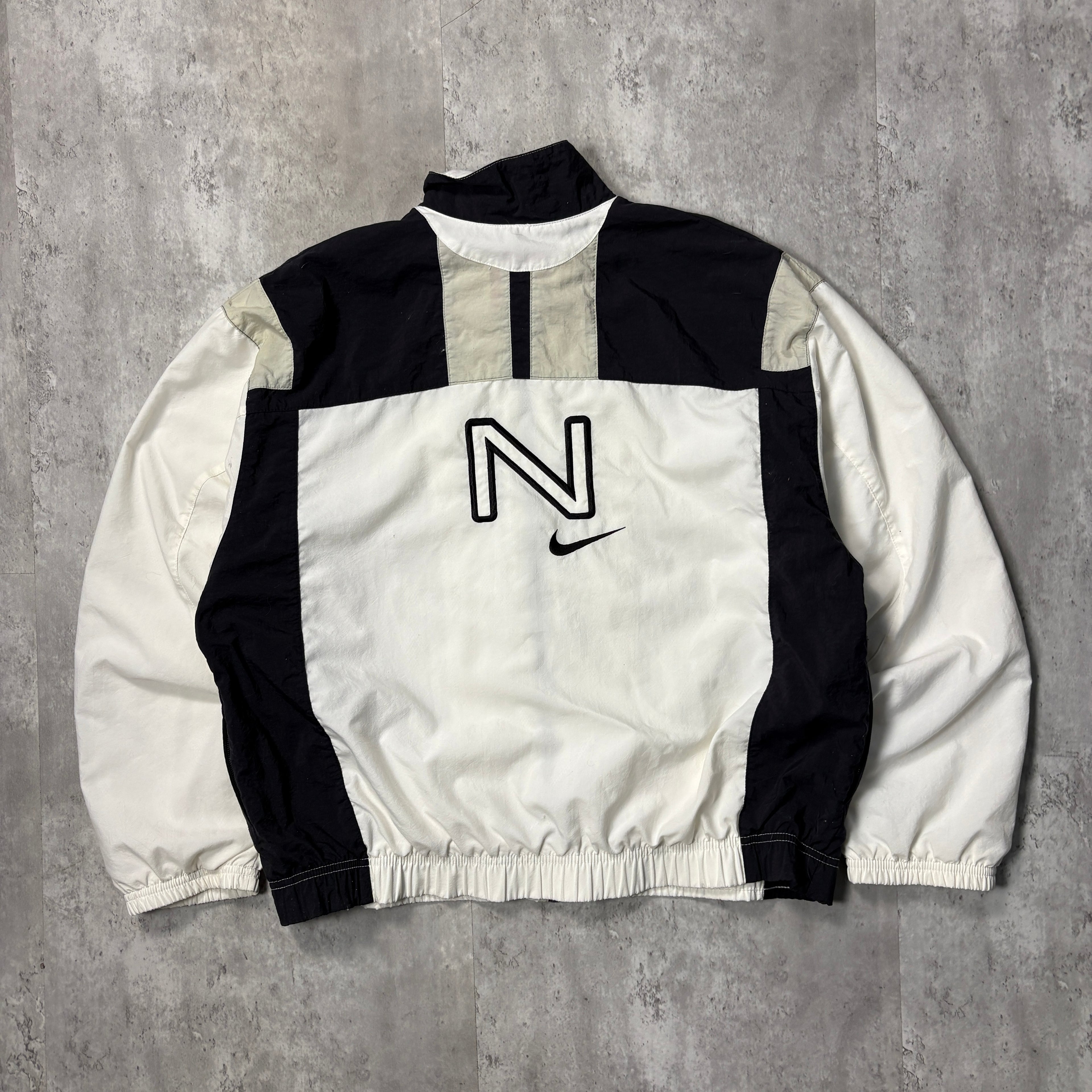 VINTAGE NIKE WINDBREAKER
