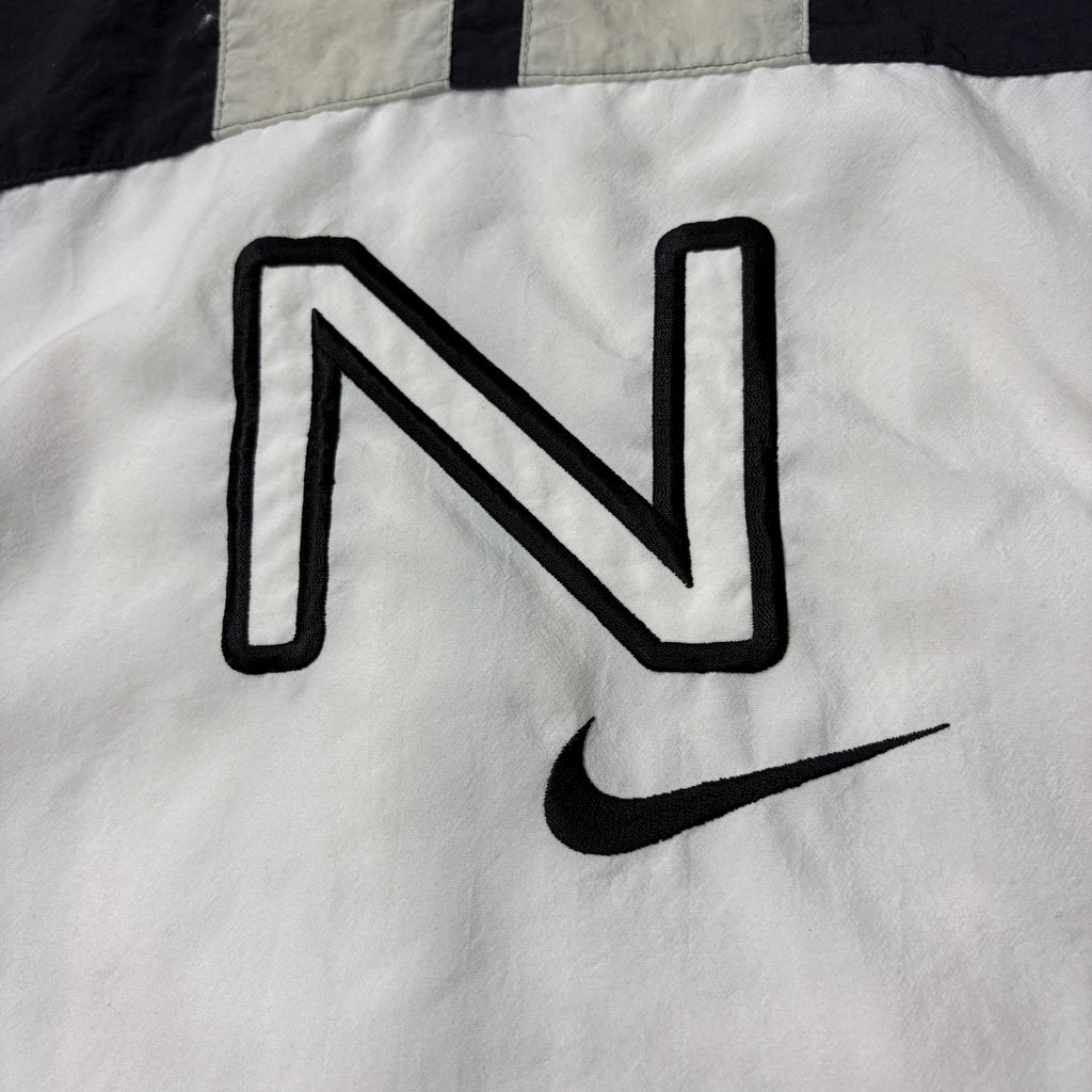 VINTAGE NIKE WINDBREAKER