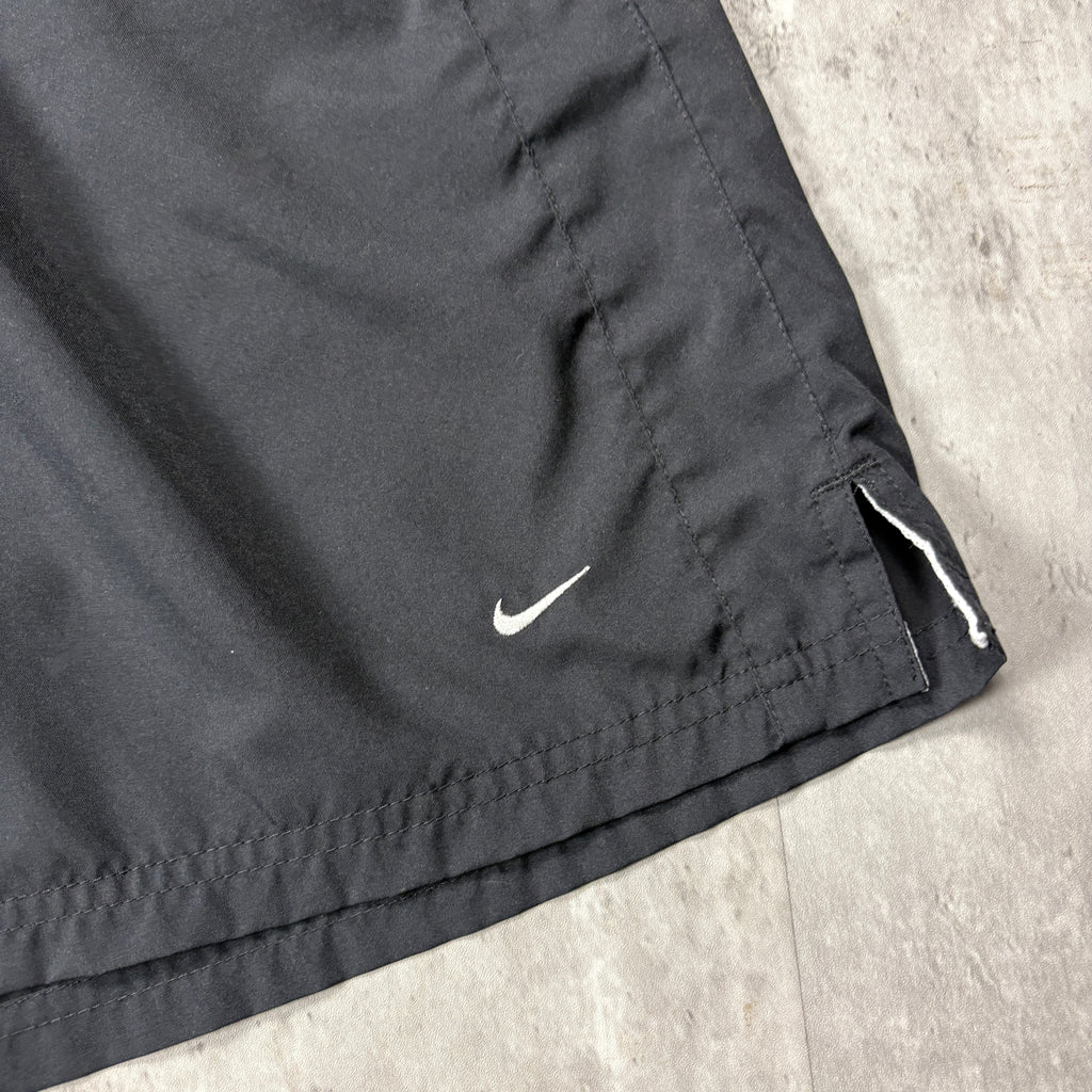 VINTAGE NIKE TRACK SHORTS