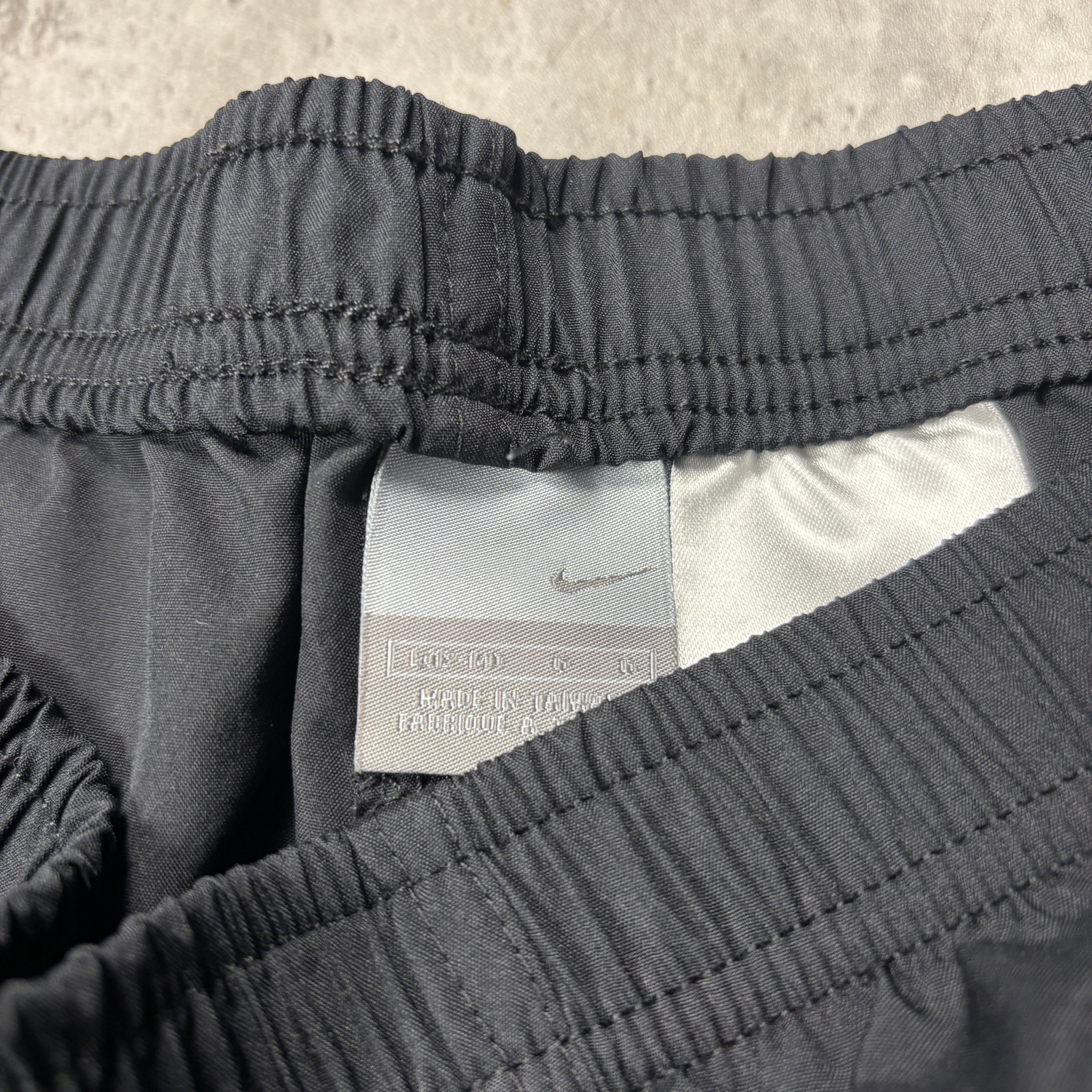 VINTAGE NIKE TRACK SHORTS