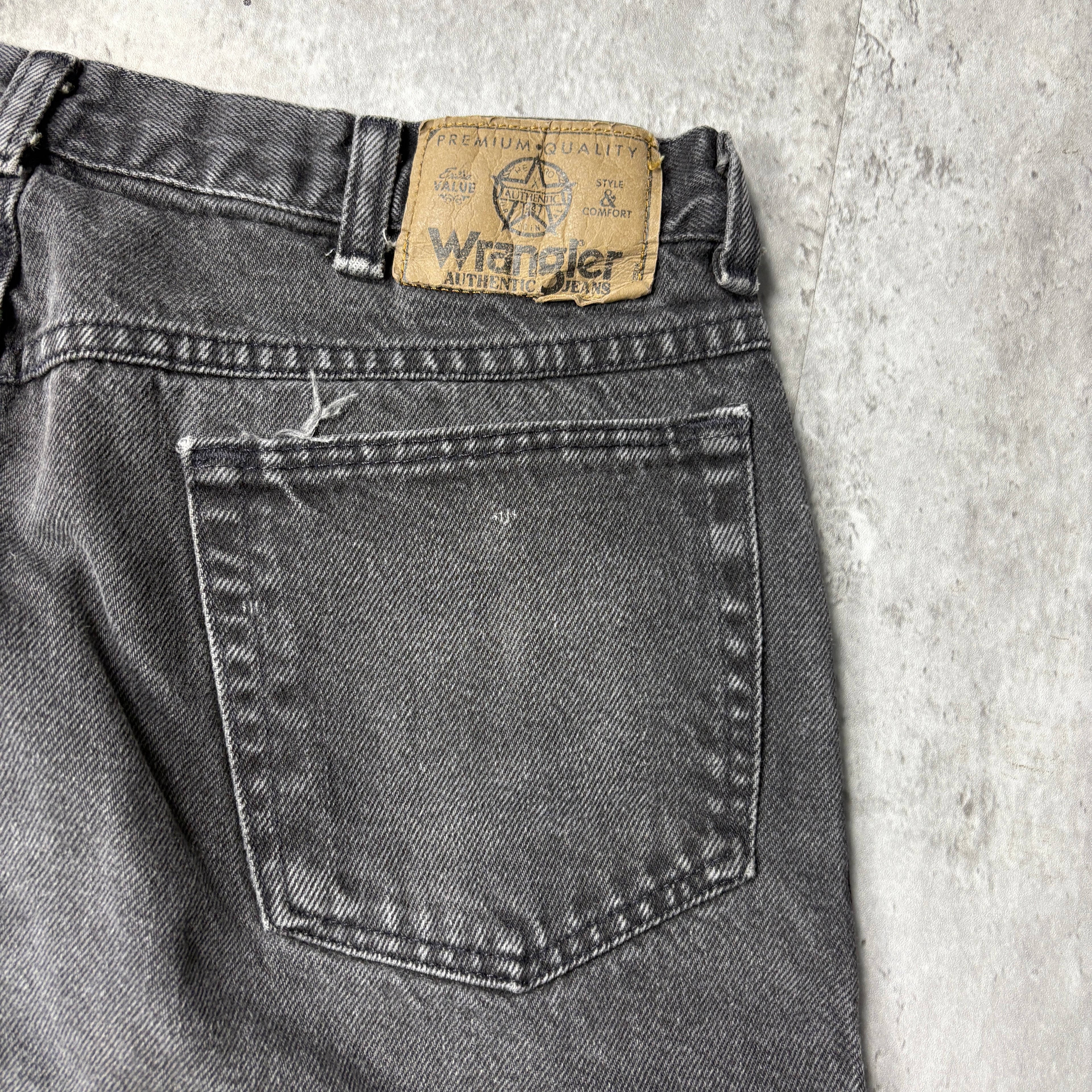 VINTAGE FADED BLACK JEAN SHORTS